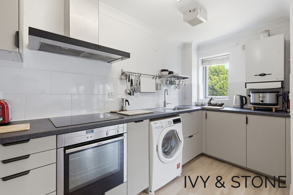 Property photo 3 of 12 5286472
