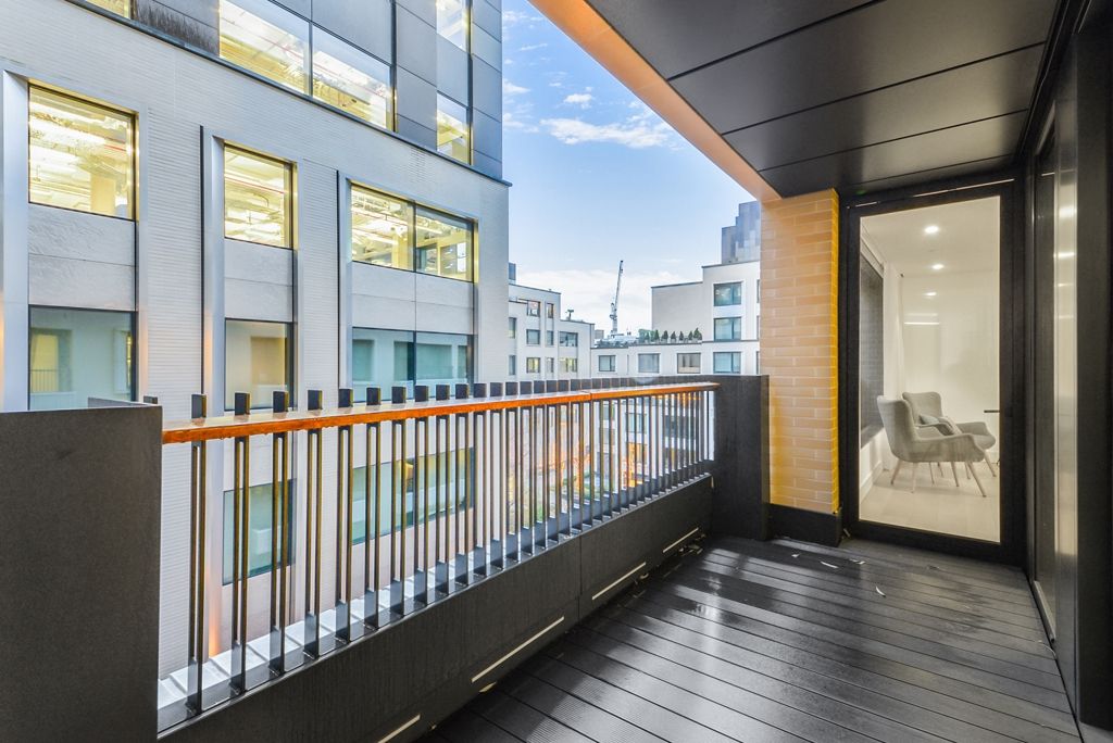 Property photo 3 of 20 Rathbone Place