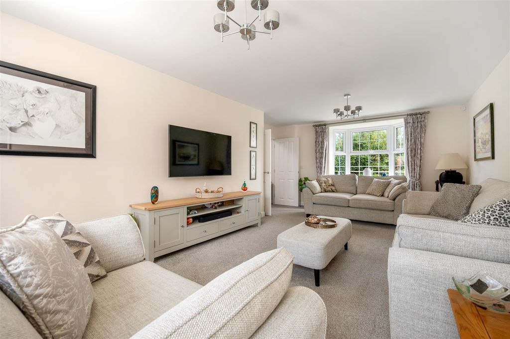 Property photo 3 of 36 16 Penson Gardens Web Ph-32.Jpg