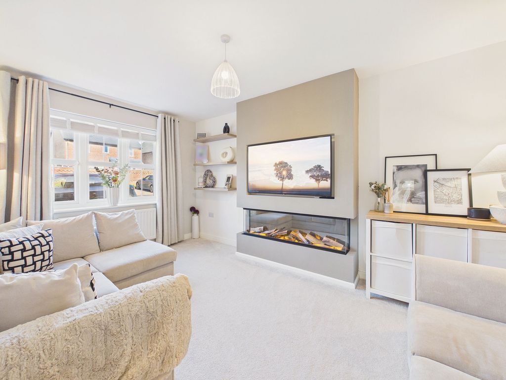 Property photo 2 of 13 Lounge