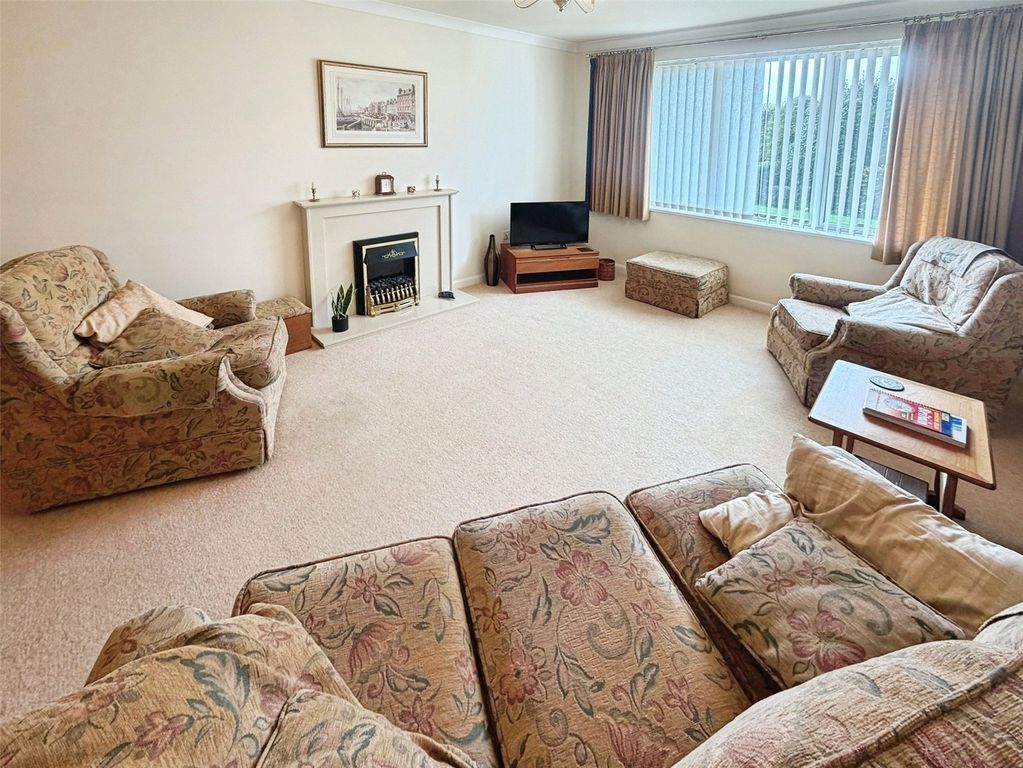 Property photo 2 of 14 Lounge Area