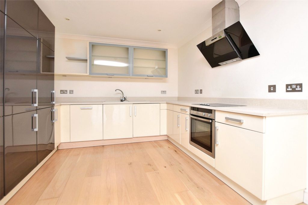 Property photo 2 of 16 Kitchen