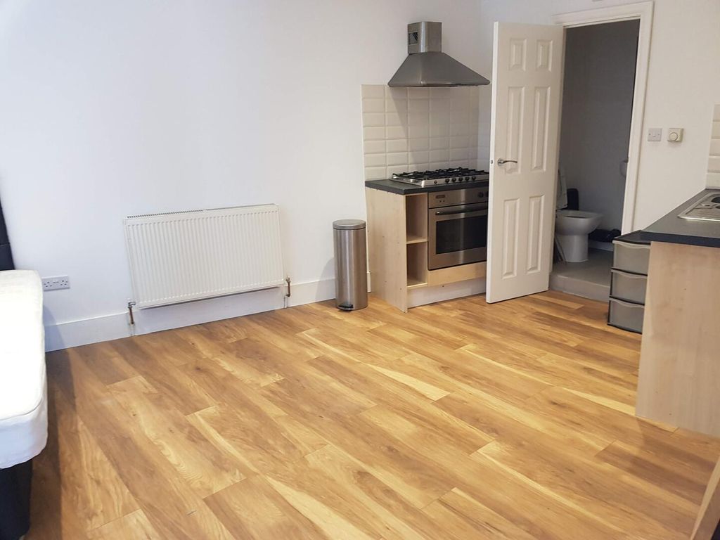 Property photo 1 of 7 Kitchen