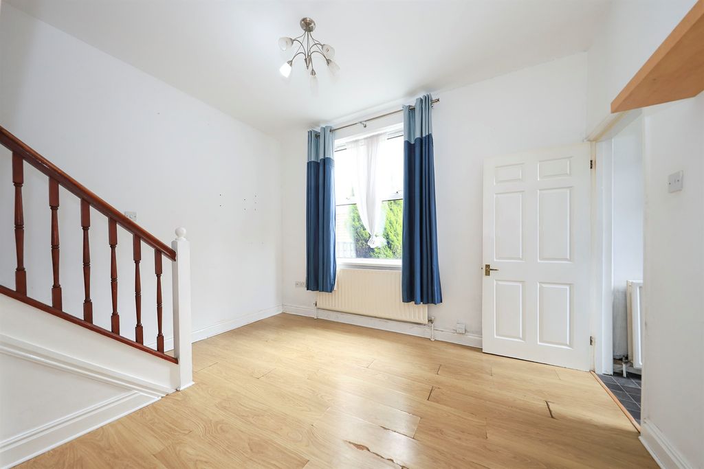 Property photo 3 of 12