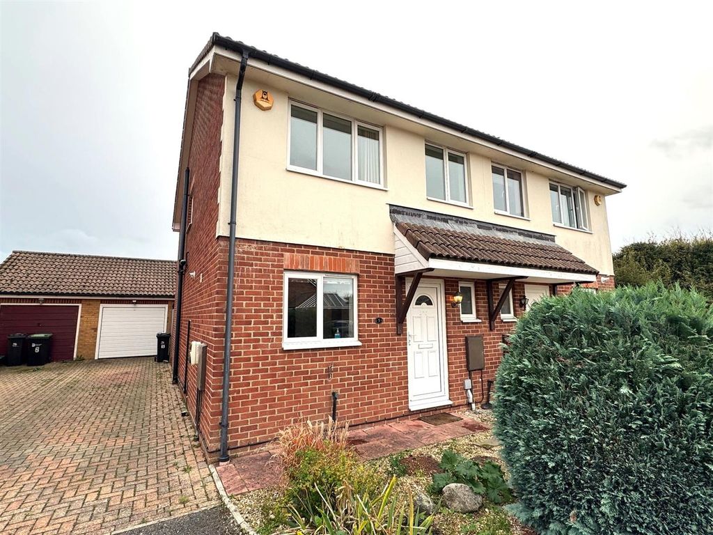 Property photo 1 of 19 Front Main.Jpg