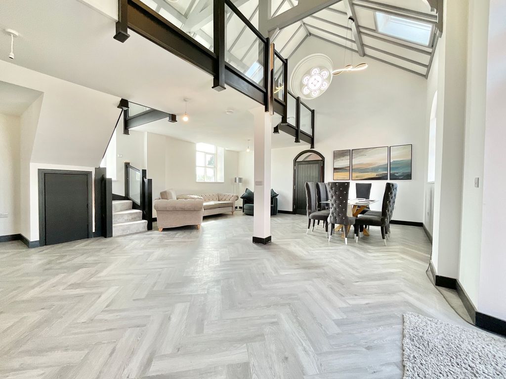 Property photo 2 of 23