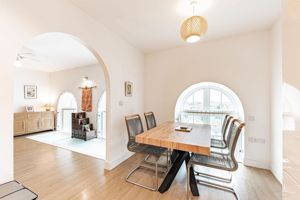 Property photo 2 of 27 Kitchen Dining Room (3)