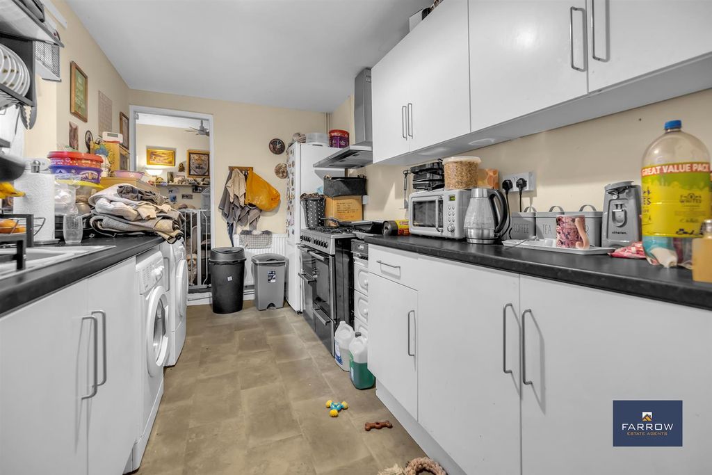 Property photo 3 of 23 Kitchen