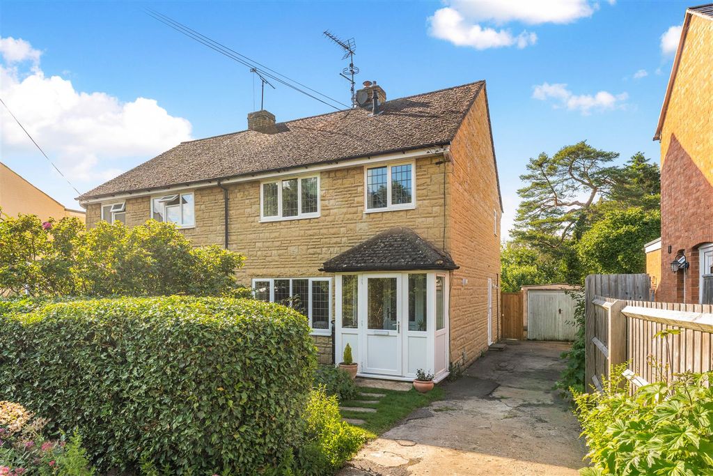 Property photo 1 of 16 38 Wales Street, Kings Sutton-1.Jpg