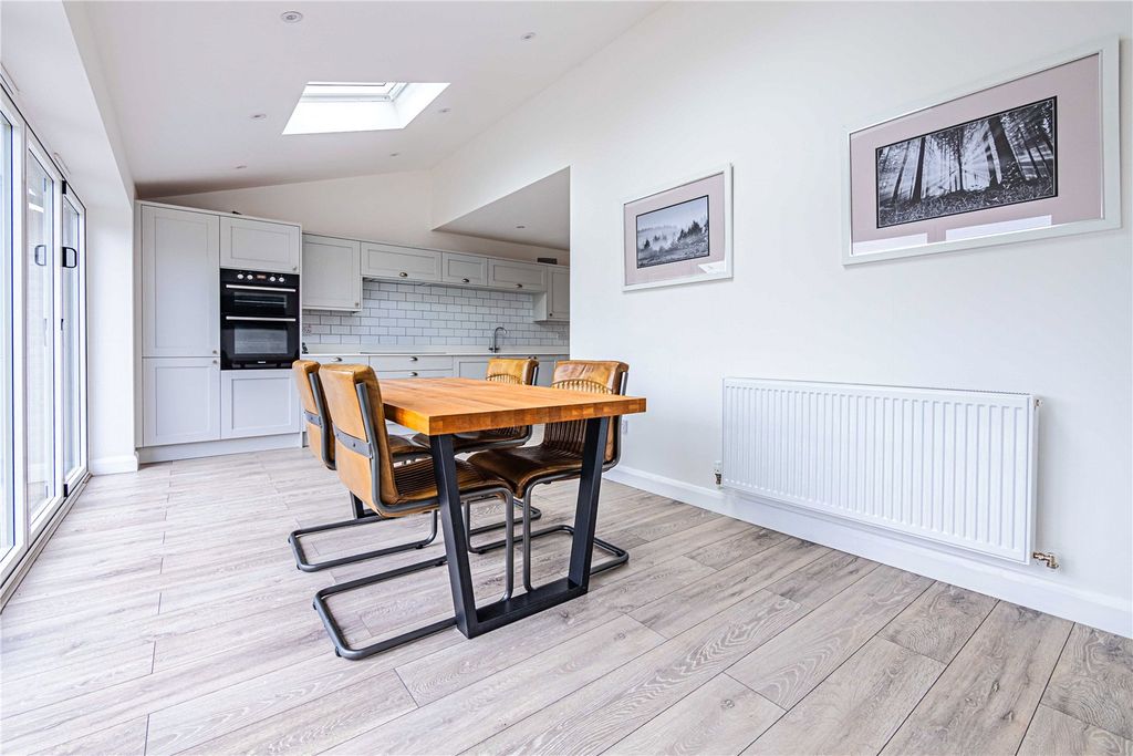 Property photo 1 of 17 Picture No. 12