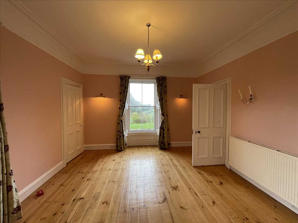 Property photo 3 of 11 Dining Room