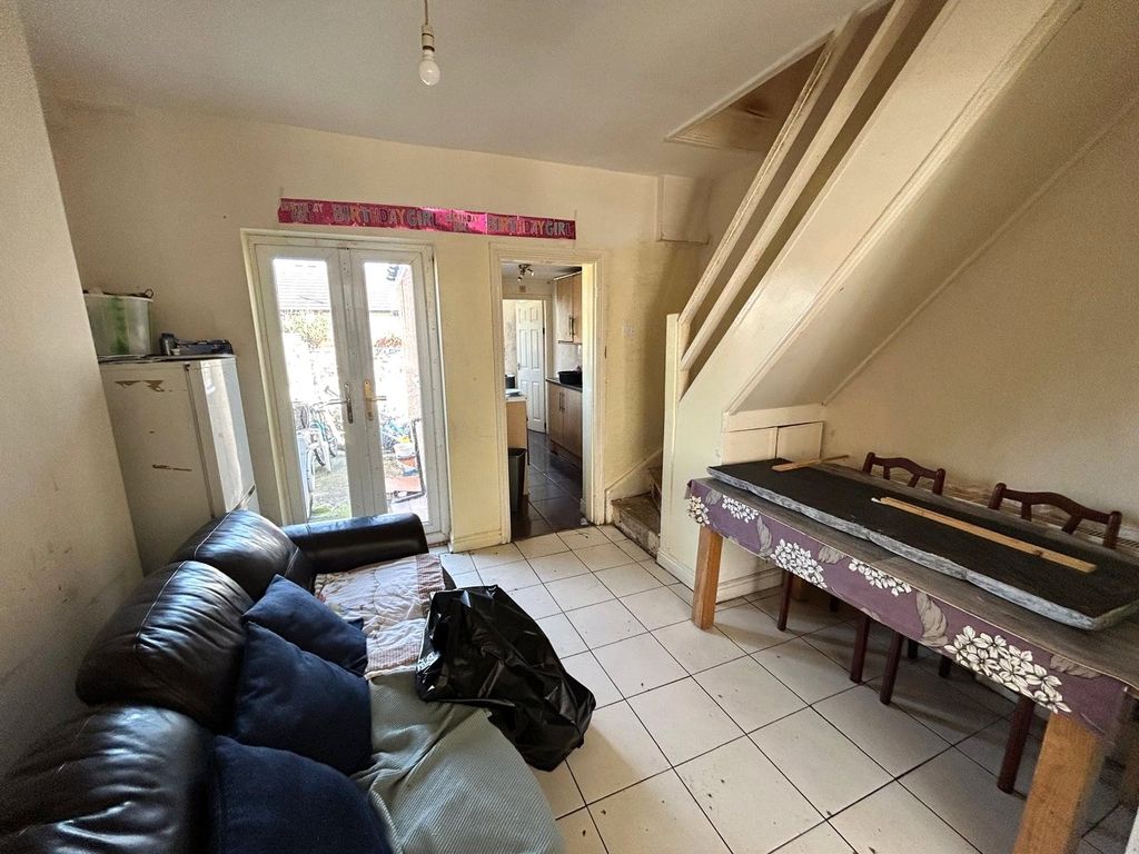 Property photo 3 of 8 Picture No. 16