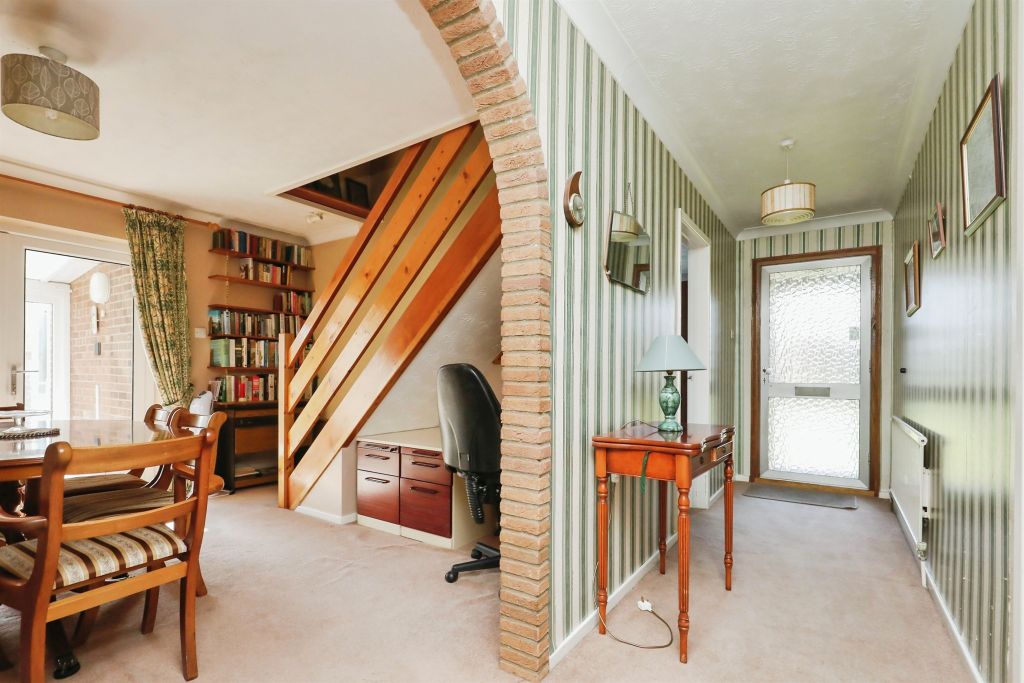 Property photo 2 of 17