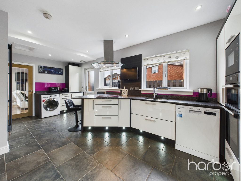 Property photo 3 of 27 4540416