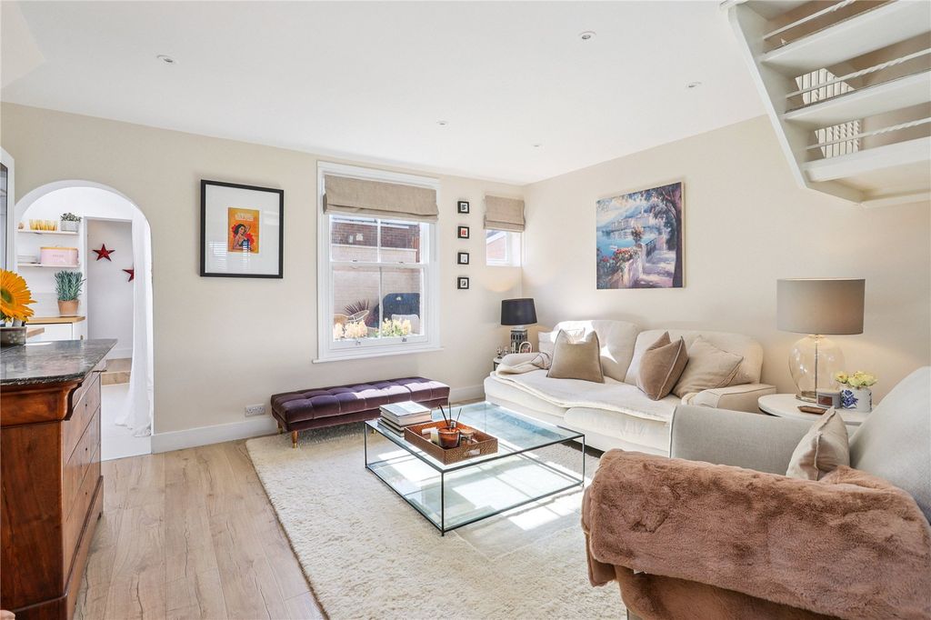 Property photo 3 of 23 House. Partnership