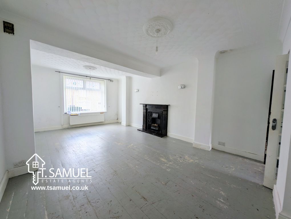 Property photo 3 of 23 Living Room