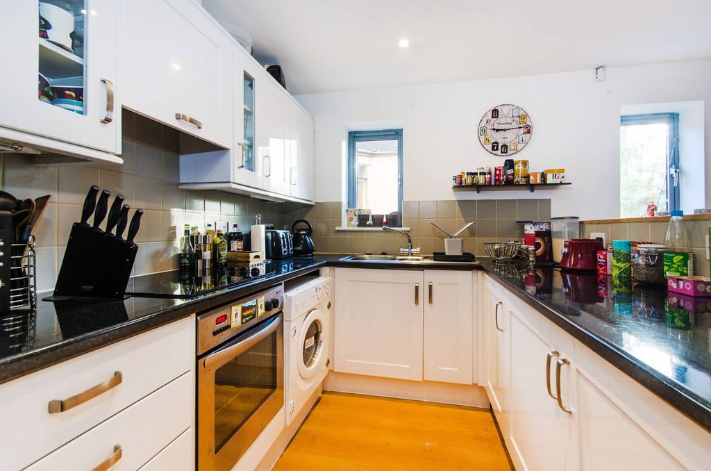 Property photo 2 of 9