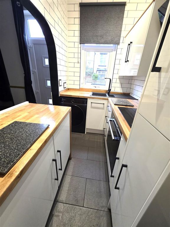 Property photo 3 of 8 Kitchen