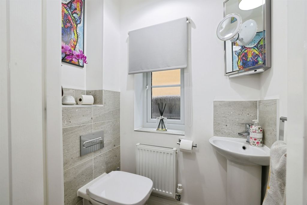 Property photo 2 of 19