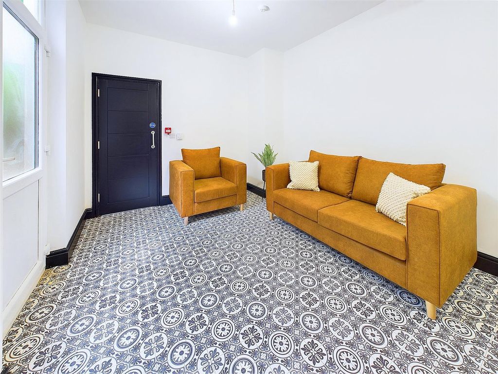 Property photo 3 of 5 Living Room.Jpg