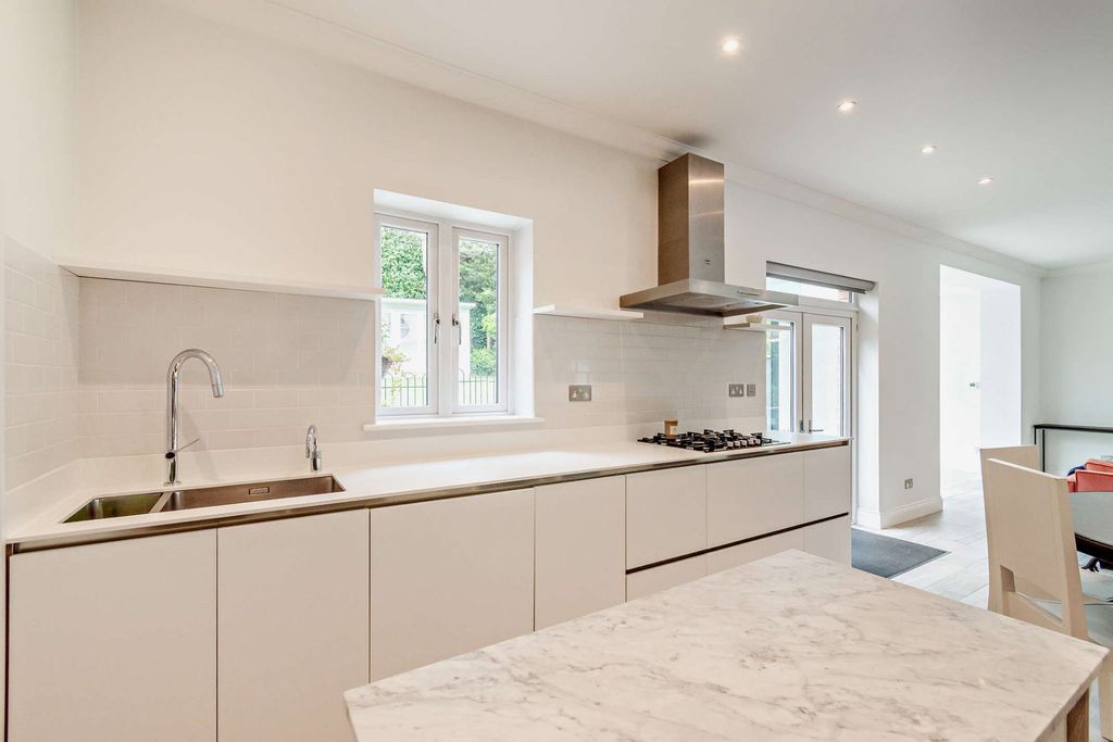 Property photo 3 of 22