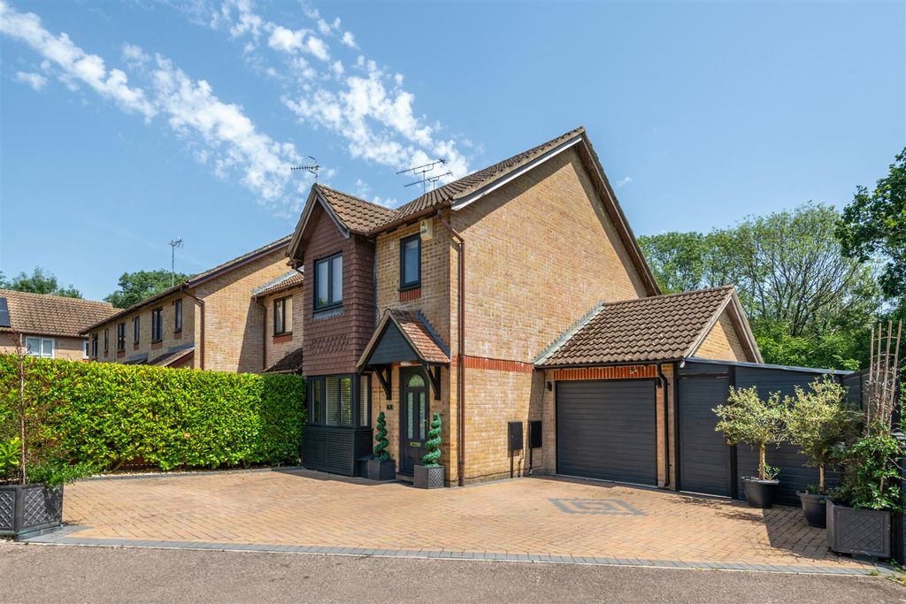 Property photo 1 of 17 9 Alfred Close Externals-27 - Copy.Jpg