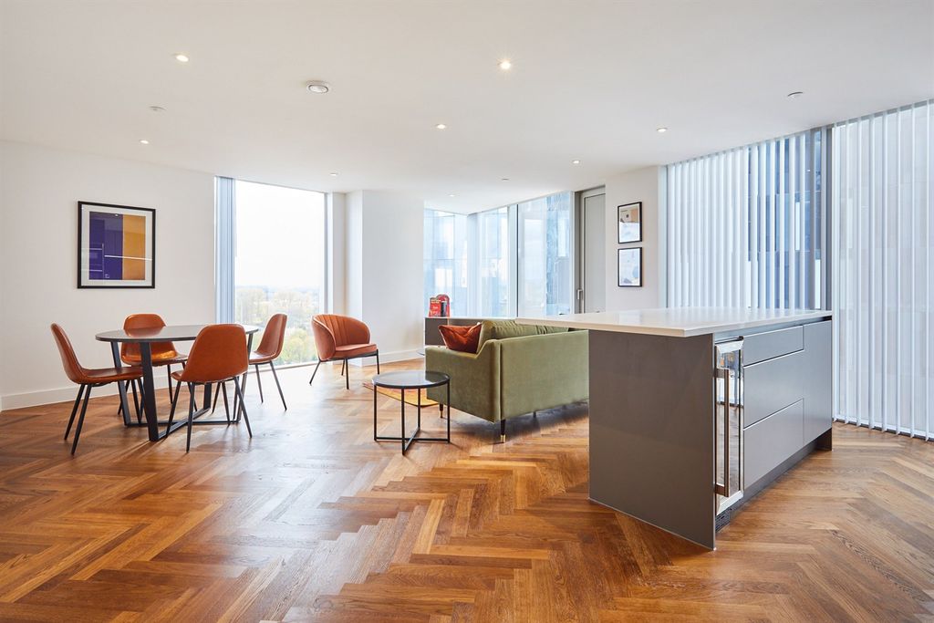 Property photo 3 of 20 (Main)