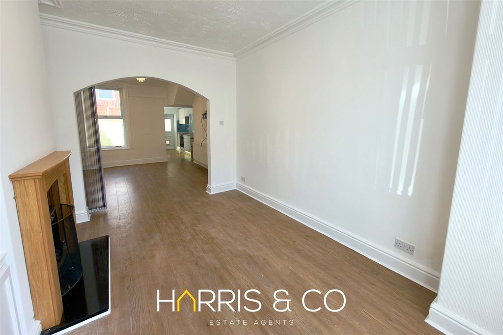 Property photo 3 of 16 Picture No. 06
