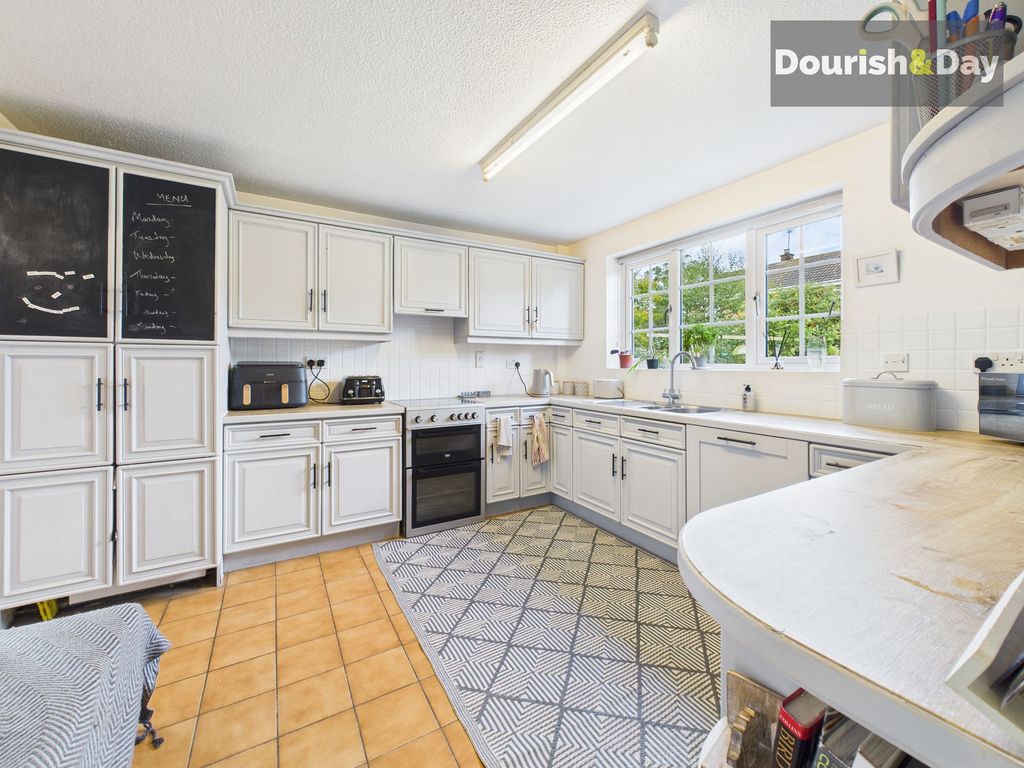 Property photo 3 of 18 Kitchen