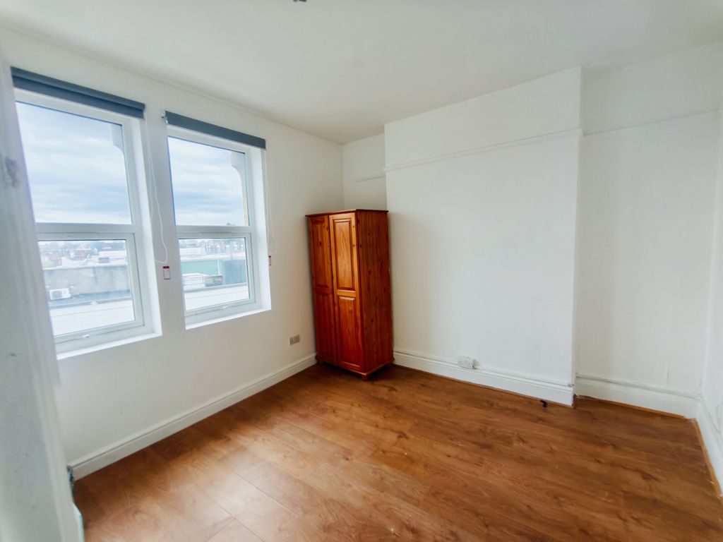 Property photo 2 of 6 Gallery