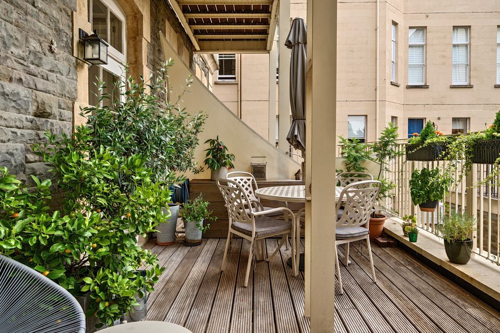 Property photo 3 of 19 Terrace