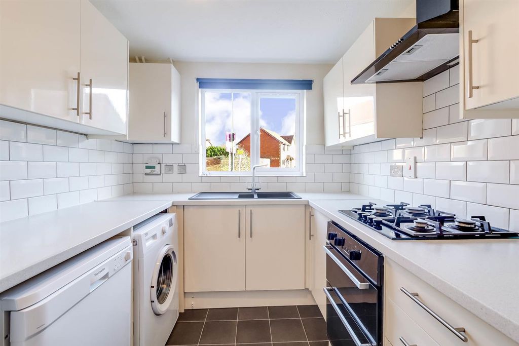 Property photo 2 of 13 3-Bed-House-Hucclecote2.Jpg