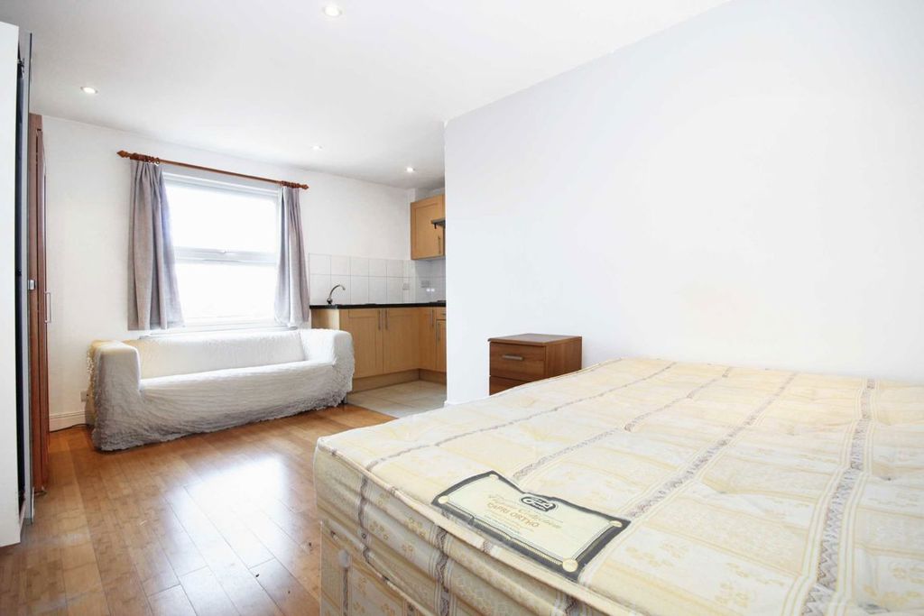 Property photo 1 of 3