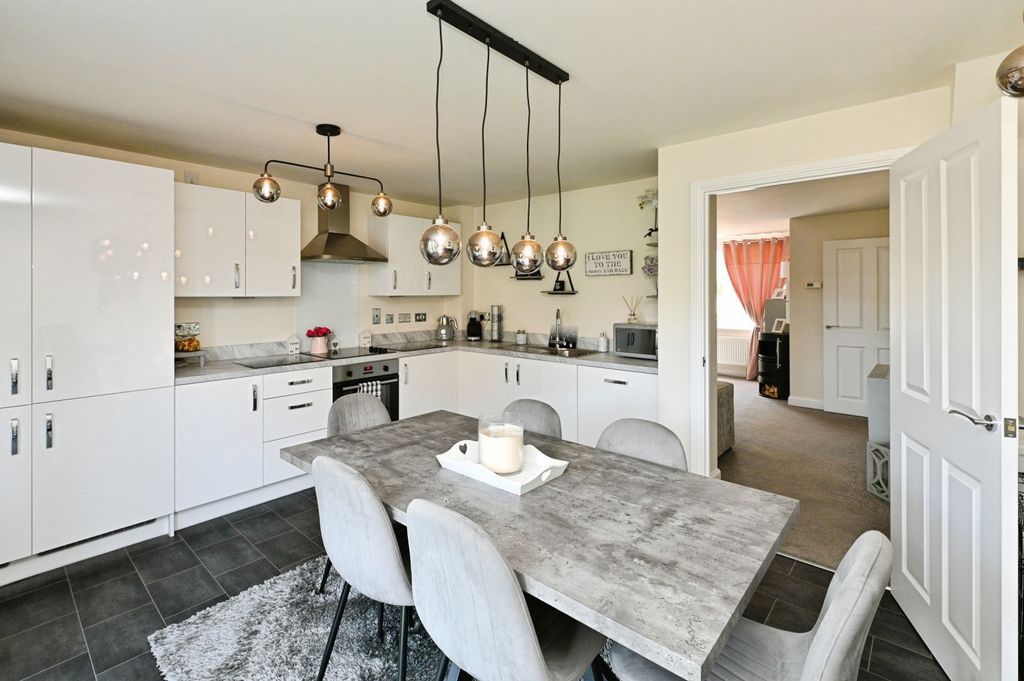 Property photo 2 of 17 Kitchen/Diner