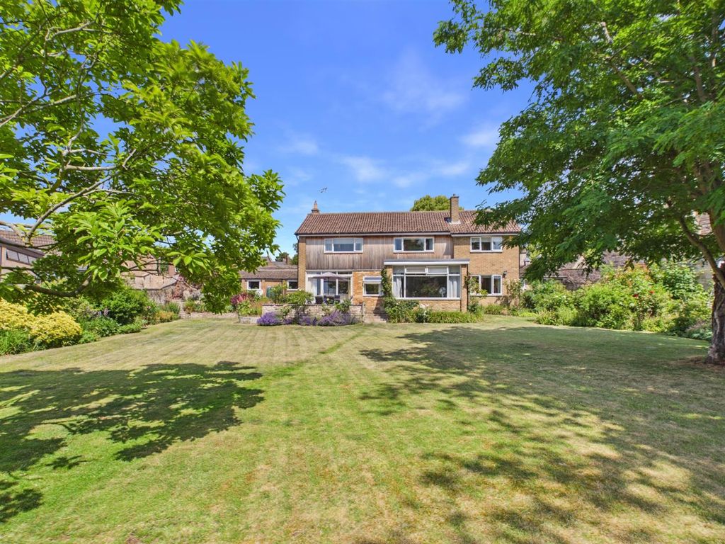 Property photo 1 of 24 North Street, Stamford