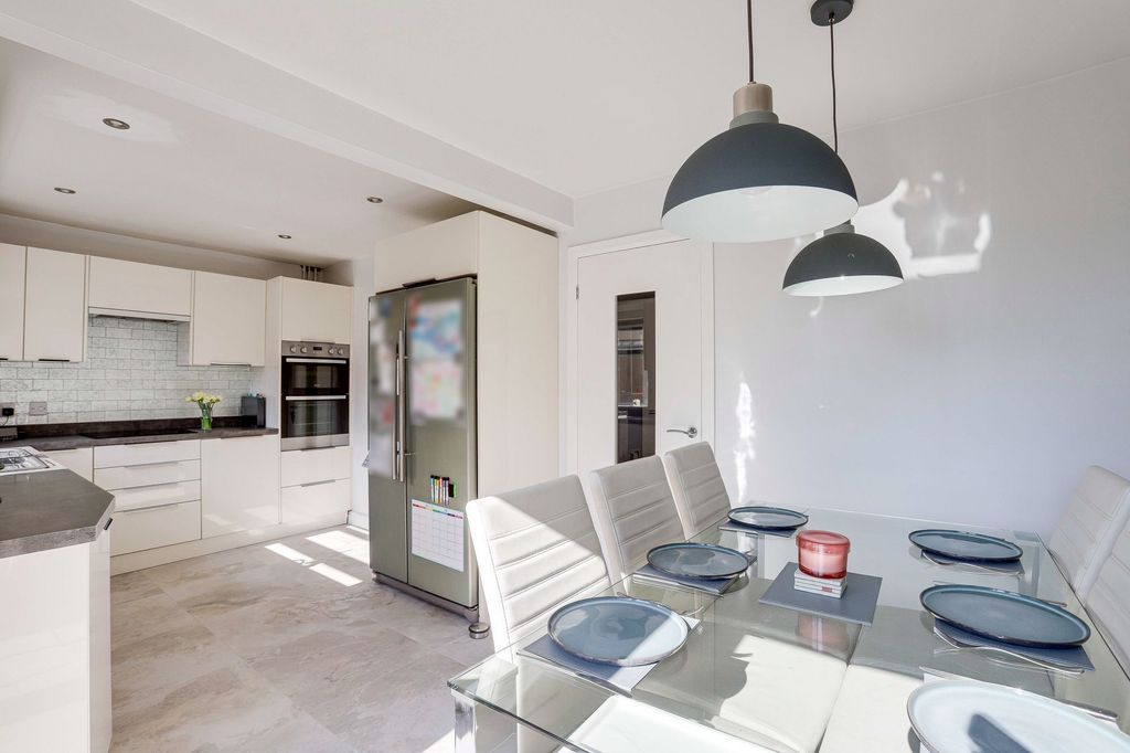 Property photo 3 of 24