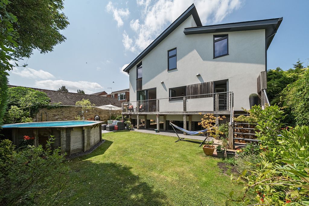 Property photo 1 of 22