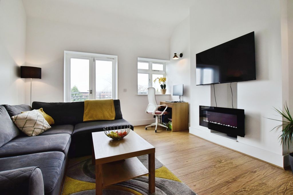 Property photo 2 of 20 Lounge 3