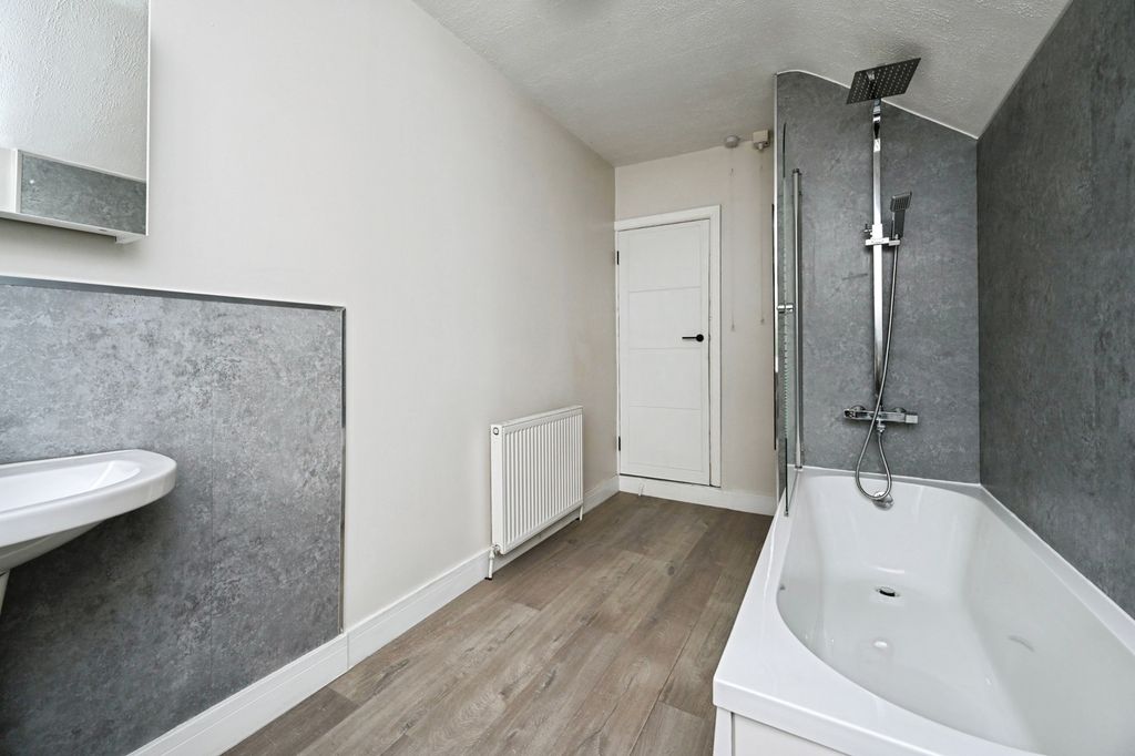 Property photo 3 of 17 Photo