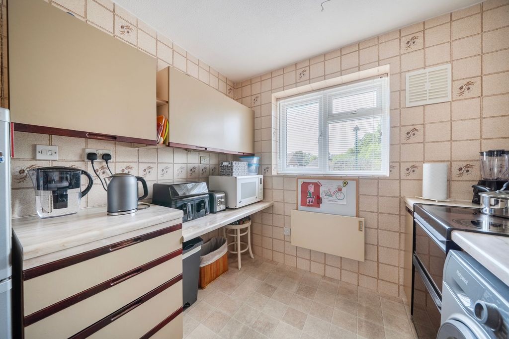 Property photo 3 of 19 Kitchen