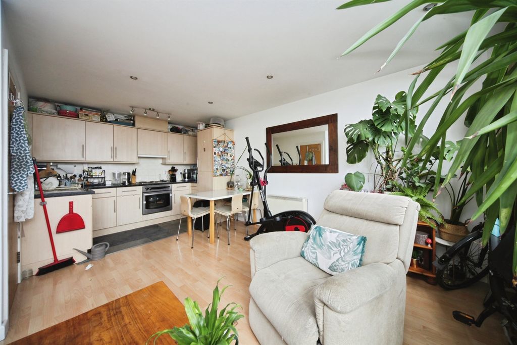 Property photo 3 of 8