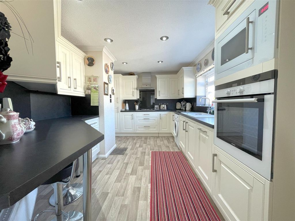 Property photo 2 of 16 Kitchen 2.Jpg