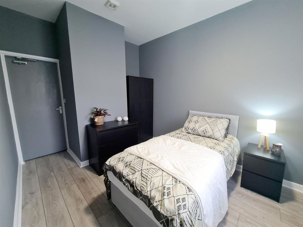 Property photo 1 of 3 HMO Property For Rent