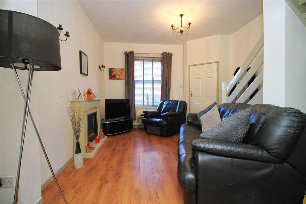 Property photo 3 of 13 Lounge.Jpg