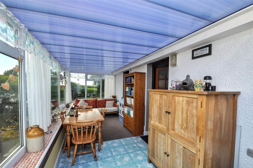 Property photo 3 of 25 Conservatory