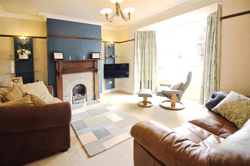 Property photo 2 of 23 Living Room