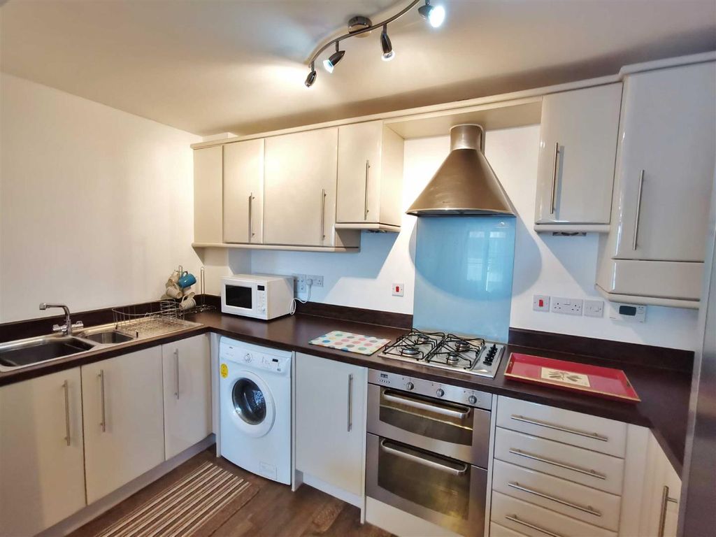 Property photo 2 of 9 Kitchen
