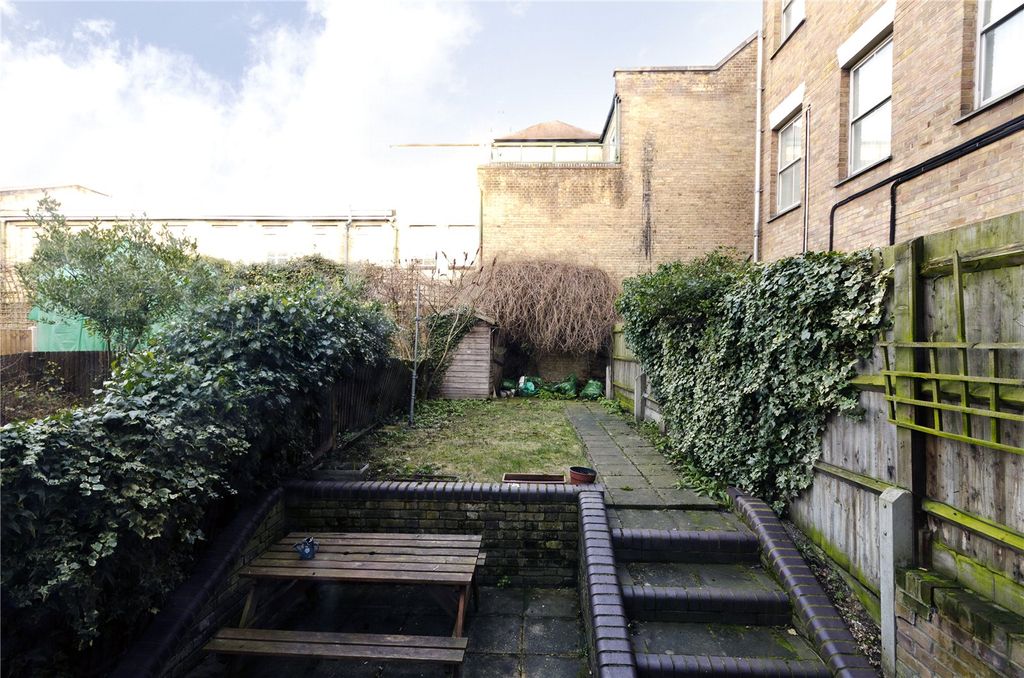 Property photo 3 of 10 Garden