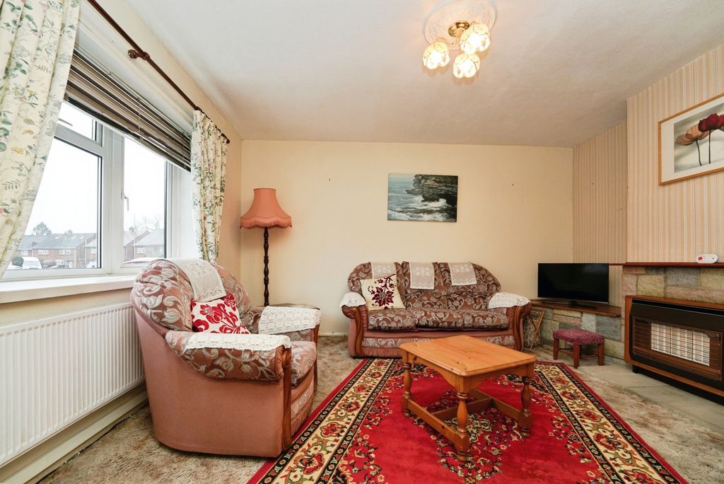 Property photo 3 of 16 Lounge