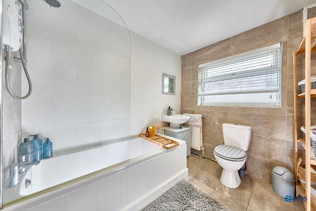 Property photo 3 of 16 Bathroom